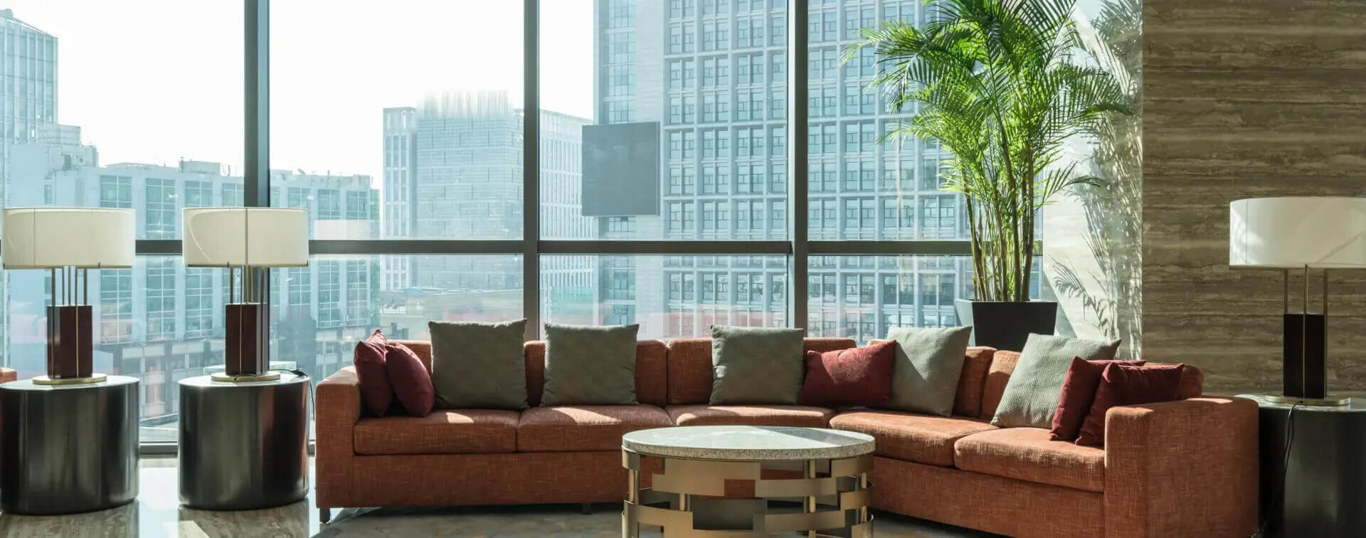 Wohnzimmer mit Glasfassade
