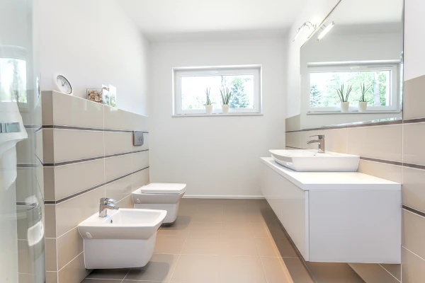 Kunststofffenster im Badezimmer