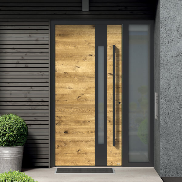 Moderne Haustür aus Holz